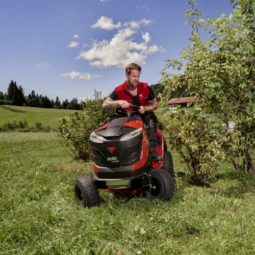 127691-tractor-t16-103-3-hd-v2-comfort-webshop-mood-2.jpg